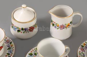 Kalocsai Porcelán 6 darab csésze alátéttel + cukortartó, tejkiöntő, jelzett