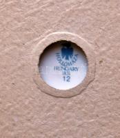 1979 Kézzel festett hollóházi porcelán kép Szász Endre szignált Arcok sorozatból, ovális bőr keretbe...