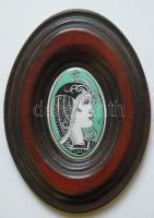 1979 Kézzel festett hollóházi porcelán kép Szász Endre szignált Arcok sorozatból, ovális bőr keretben 13,5cm