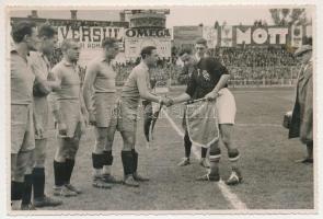 1936 Magyarország - Románia 2:1 (0:1) labdarúgó mérkőzés, Ciolac és Toldi zászlócseréje, Versul, Ome...