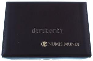 5db éremtartó tálca, összesen 215 hellyel, klf méretű érmék számára, "Numis mundi" barna, ...