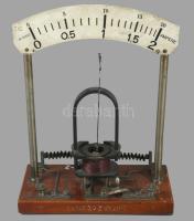 Forgótekercses galvanométer ca 1920. Zománc skálával m: 32 cm