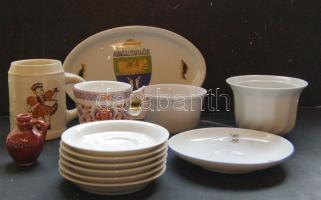 13 db-os vegyes porcelán tétel, benne : 7 kistányér, 2 cukortartó, 1 halas tál, 2 bögre és egy kis asztali dísz