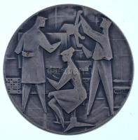 Vincze Dénes (1914-1972) 1966. Szocreál tudomány témájú egyoldalas, ezüstpatinázott bronz emlékérem ...