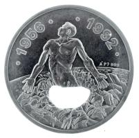 Szabó Géza (1939-) 1992. "Trianon Emlékérem" Ag emlékérem, sérült dísztokban, sorszámozott...