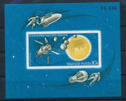 1965 Az űrkutatás eredményei vágott blokk (4.000)