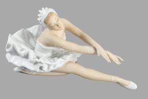 Wallendorf porcelán balerina. Kézzel festett, jelzett, egy ujja letört