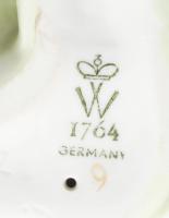 Wallendorf porcelán lány virágcsokorral. Kézzel festett, jelzett, hibátlan 14 cm