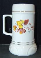Hollóházi jelzéssel ellátott porcelán sörös kupa, kézzel festve, aranyozott szegéllyel, 18cm-es magassággal és nagyon szép állapotban