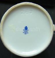 Hollóházi jelzéssel ellátott porcelán sörös kupa, kézzel festve, aranyozott szegéllyel, 18cm-es maga...