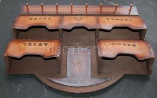 Dekoratív bőr előszobafal kulcstartóval és 5 zsebbel Broszmann iparművész alkotása 40x34 cm