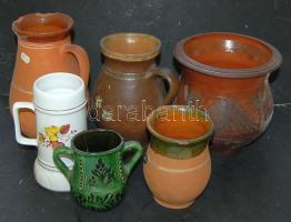 Vegyes porcelán és kerámia tétel: Hollóházi kézzel festett sörös kupa, öblös népi jelzett kerámia korsó, teje kancsó, kézzel festett anyag kancsó, kétfülű kis kancsó