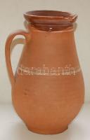 Régi idők kerámia tejes kancsója, megcsorbult szájjal, 23cm-es magassággal