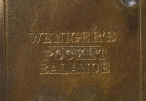 Wenigers egykezes mérleg. Réz 30 cm