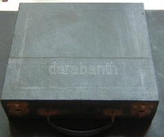 cca 1940 Angol nyelvtanfolyam anyaga gramofonlemezeken + hozzá való könyv eredeti keménytokban / Gra...