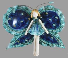 Morvay Zsuzsa (1946-): Pillangó, mázas kerámia, 20x17 cm + emlék könyv 11x16 cm. Kézzel festett, jel...