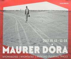 2017 Maurer Dóra, Nyomhagyás-nyomtatás. Kiállítási plakát, ofszet, papír, jelzett. Lapszéli apró gyű...