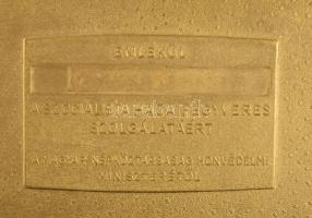 Kiváló katona doboz, belsejében felirat: Emlékül a szocialista haza fegyveres szolgálatáért, a Magya...