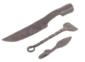 2 darab antik kovácsolt csizma tisztító + szárvágó, h: 27 cm alatt
