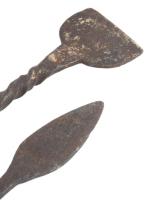 2 darab antik kovácsolt csizma tisztító + szárvágó, h: 27 cm alatt