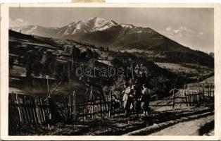 1943 Borsa (Máramarosi Kárpátok), Horthy csúcs a Drágos völgyéből (2305 m), túrázók / mountains (EK)
