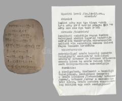 Ugariti levél kerámia másolat, leírással, 9x7 cm