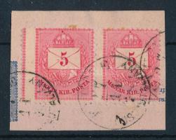 1874 Színesszámú 5kr pár kivágáson, a bal oldali bélyeg szélesebbre fogazva, a mellett lévő bélyegké...