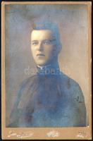 cca 1915 Géppuskás osztag katonájának portréja, kabinetfotó Szamossy Ferenc kassai műterméből, 16,5x...