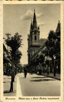 1941 Komárom, Komárno; Nádor utca, Szent András templommal, kerékpárosok / street view, church, bicy...