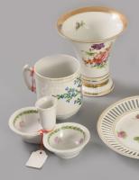 7 darabos vegyes porcelán tétel, közte Villeroy &amp; Boch antik dísztál