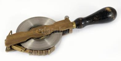 Antik hosszmérő, fa nyéllel, bronz szerelékkel, 25m, h: 16 cm