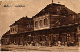 Lipótvár, Újvároska, Leopoldov; Vasútállomás. Vasúti levelezőlapárusítás 9239. / railway station (EK...
