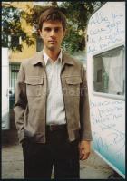 Kim Rossi Stuart (1969-) olasz filmszínész aláírása az őt ábrázoló fotón