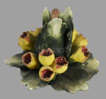 Régi Capodimonte plasztikus virágmintás gyertyatartó, jelzett, sérüléssel, 9x5,5 cm