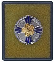 Japán ~1960-1970 Tűzvédelmi Emlékérem. Zománcozott réz, eredeti dobozában, (30mm), T:AU
Japan ~1960...