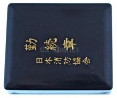 Japán ~1960-1970 Tűzvédelmi Emlékérem. Zománcozott réz, eredeti dobozában, (30mm), T:AU
Japan ~1960...