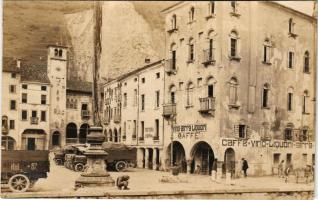 Vittorio Veneto, tér, automobilok, teherautó, kávéház, első világháborús olasz frontról küldött lap ...