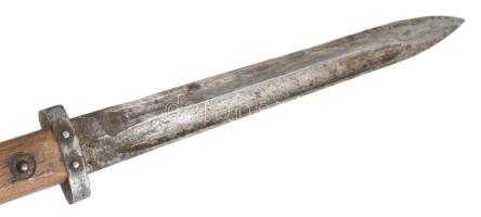 Mannlicher M1895 bajonett, jelzett, a pengén "F.G.GY." gyártói jelzéssel, fém hüvellyel, v...