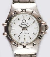 Omega jelzéssel, női kvarc karóra elem nélkül. d: 26 mm, jelzett fém szíjjal