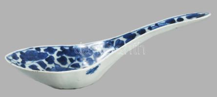 Kínai porcelán kanál, cca 19. sz. vége, jelzett, kis kopással, h: 27 cm