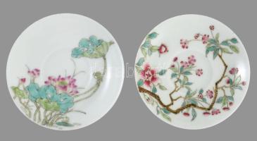 Antik kínai famille rose 2 darab csésze alátéttel, kuangxi jelzéssel, kis kopással, d: 9,5 cm