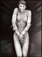 cca 1948 Josephine Baker (1906-1975) francia énekesnő, táncosnő, előadóművész, 1 db modern nagyítás,...