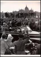 1961 Gagarin űrhajós látogatása Budapesten, 1 db modern nagyítás, jelzés nélkül, 21x15 cm