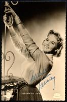 Germaine Damar (1929-) színésznő autográf aláírása őt ábrázoló képeslapon/ autograph signature
