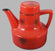 Vérvörös mid-century kanna, sorszámozott, hibátlan, m: 17,5 cm