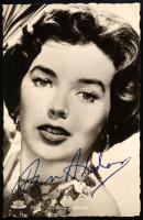 Dawn Addams (1930-1985) színésznő autográf aláírása őt ábrázoló képeslapon / autograph signature