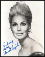 Janet Leigh (1927-2004) színésznő autográf aláírása őt ábrázoló képen / autograph signature