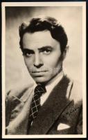 James Mason (1909-1984) színész autográf aláírása őt ábrázoló képen / autograph signature