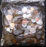 2,1kg-nyi 640db európai pénzérme T:vegyes