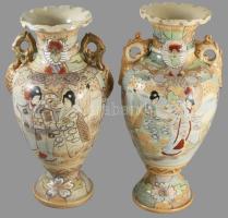 cca 1900 Satsuma japán váza pár, egyik talpa ragasztott, sérüléssel, m: 38 cm
